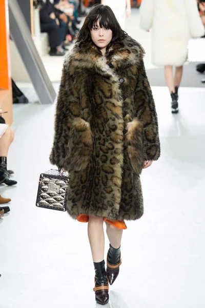 Look 7